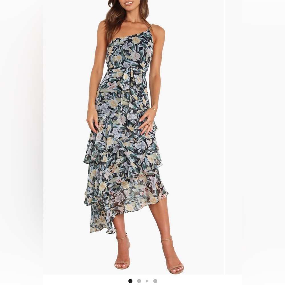Petal & Pup Amren Floral  One-shoulder Tiered Asymmetric Dress